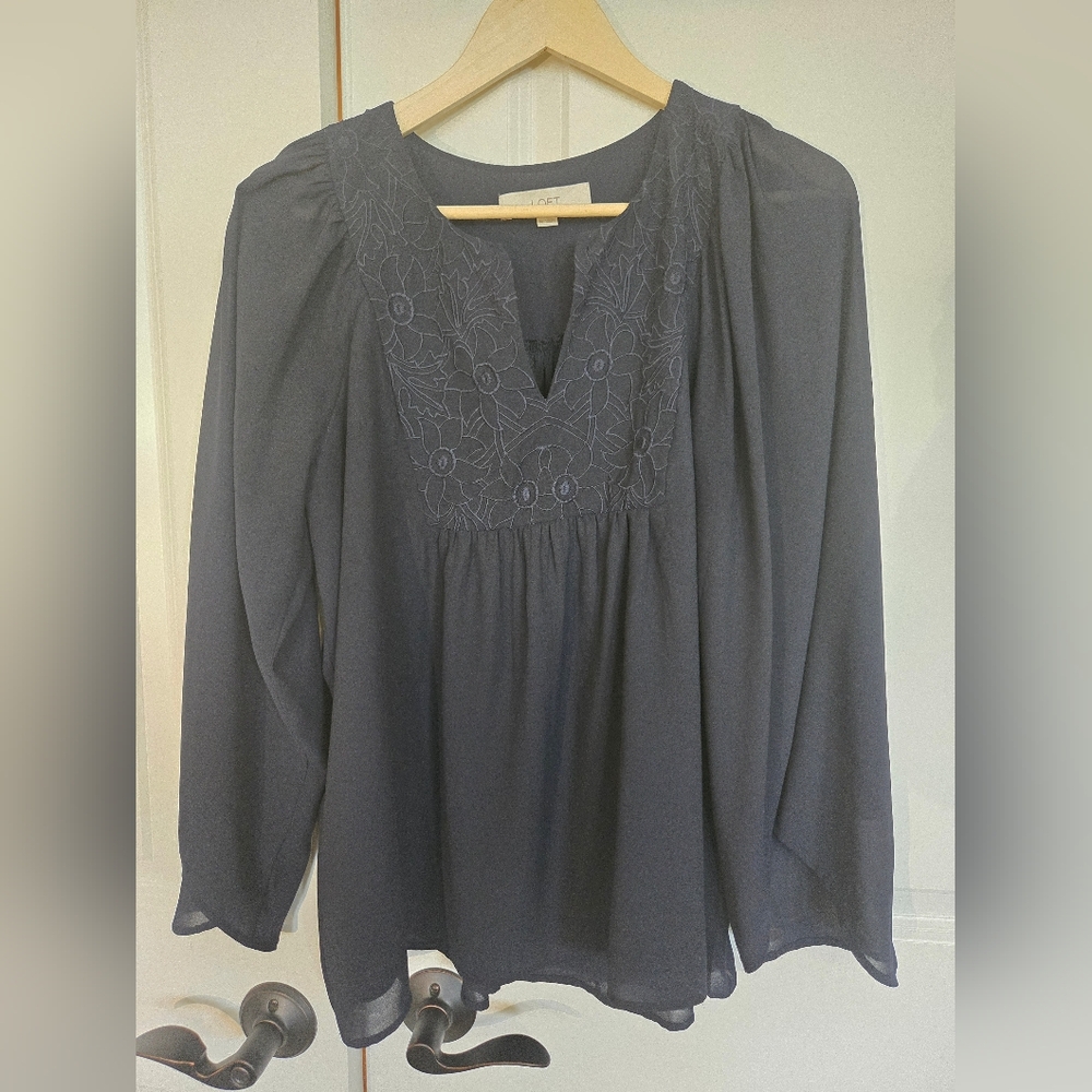 LOFT Embroidered Detail Top Size L Navy